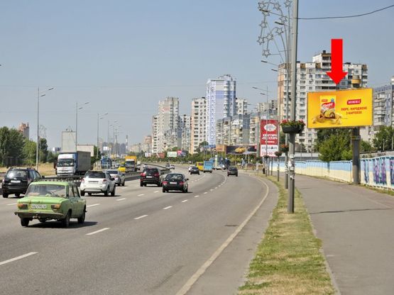 Фото рекламной плоскости по адресу Бажана пр. / Днепродзержинская ул., 226-228, в центр