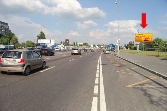 Фото рекламной плоскости по адресу Бажана пр., перед входом на ст. м. "Вырлица", в сторону Борисполя