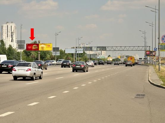 Фото рекламной плоскости по адресу Бажана пр., ст. м. "Осокорки", 300м от выезда на Днепровскую Набережную, из центра, левый