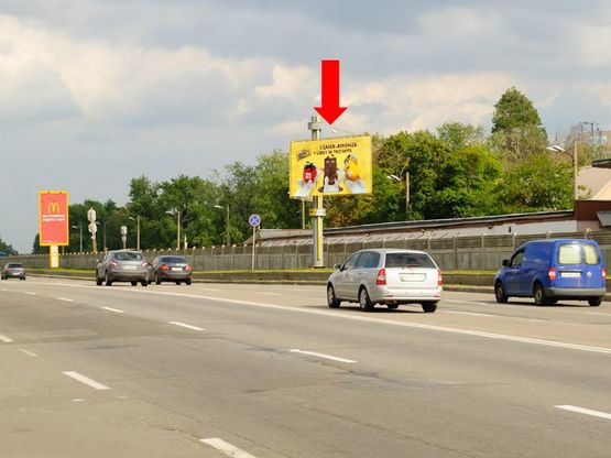 Фото рекламной плоскости по адресу Броварской пр., напротив "МакДональдс", из центра