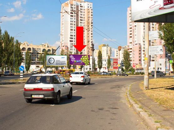 Фото рекламної площини за адресою Героев Сталинграда пр. / Малиновского. ул. , разделитель, пл. Сантяго де Чили, в сторону ж/ м "Оболонские Липки"