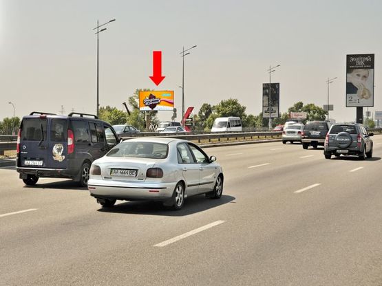 Фото рекламной плоскости по адресу Бажана пр., ст. м. "Славутич", в сторону моста Южного