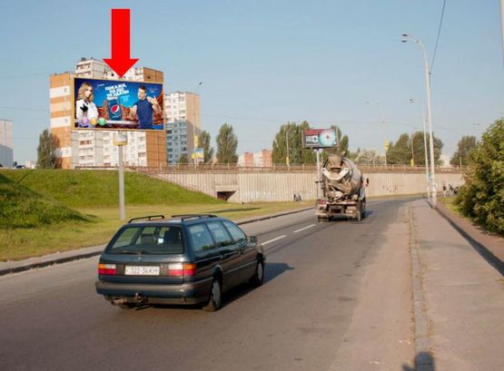 Фото рекламної площини за адресою Одесская пл., выезд на Кольцевая дорога, в сторону спермаркетов "METRO", "Эпицентр", Кольцевой дороги