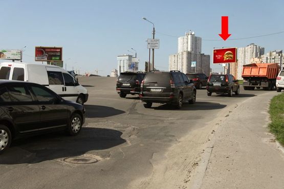 Фото рекламной плоскости по адресу Днепровская Набережная / Бажана пр., мост, разделитель, в сторону Бажана пр.