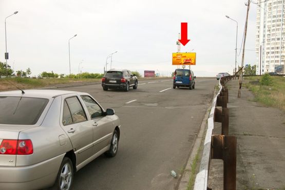 Фото рекламной плоскости по адресу Днепровская Набережная / Бажана пр., мост, разделитель, в сторону Днепровская Набережная