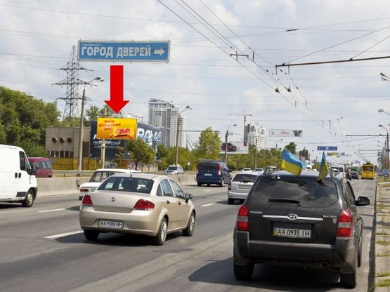 Фото рекламной плоскости по адресу Бандеры пр. (бывш. Московский пр.), 28, напротив "Метро", в сторону моста Московского