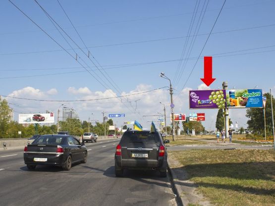 Фото рекламной плоскости по адресу Бандеры пр. (бывш. Московский пр.), напротив ТЦ "Метро", из центра, левый