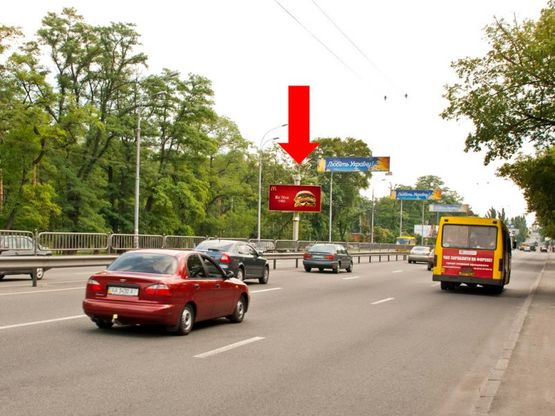 Фото рекламной плоскости по адресу Освободителей пр., напротив парка "Победа", в сторону Броварской пр.