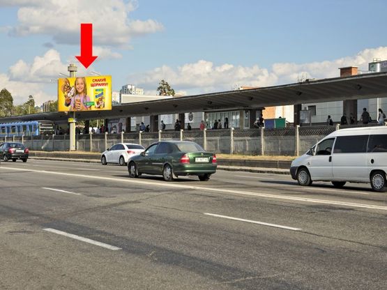 Фото рекламной плоскости по адресу Броварской пр., напротив ст. м. "Дарница", из центра