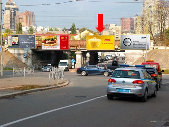 Фото рекламной плоскости по адресу Гринченко ул. / Байковая ул., в центр, правая