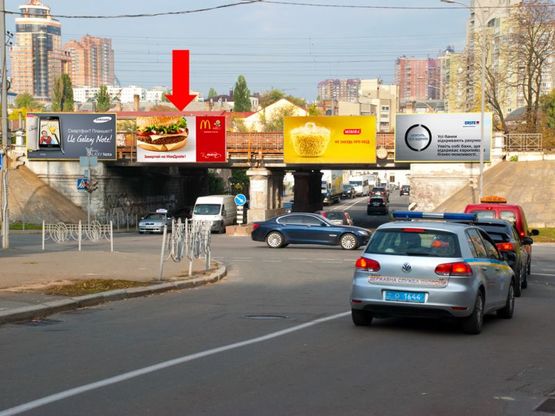 Фото рекламной плоскости по адресу Гринченко ул. / Байковая ул., в центр, левая