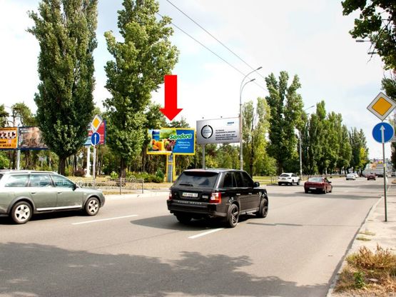 Фото рекламной плоскости по адресу Освободителей пр., 3, в сторону Броварской пр.