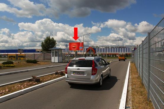 Фото рекламної площини за адресою Григоренко пр., 43, выезд из супермаркет "METRO"