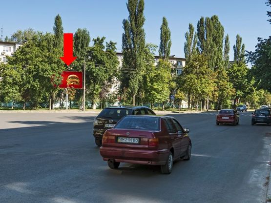 Фото рекламної площини за адресою Юры ул., 5, возле рынка, в сторону ТРЦ "Квадрат", "Фокстрот", "Сильпо", Курбаса пр.