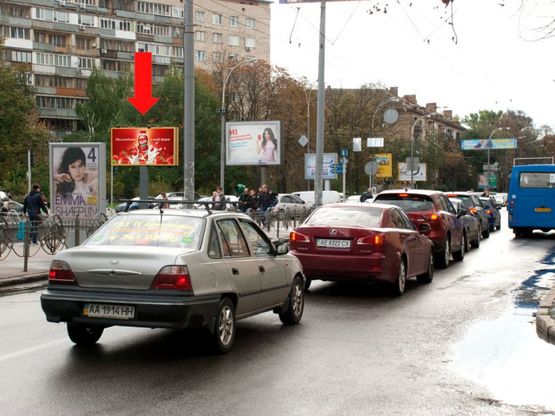 Фото рекламной плоскости по адресу Московская ул., 33 / Кловский спуск, кинотеатр "Зоряный", в сторону Алмазова ул. (бывш. Кутузова ул.)