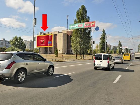 Фото рекламної площини за адресою Драйзера ул. / Маяковского пр., кинотеатр "Флоренция", в сторону Бальзака ул.