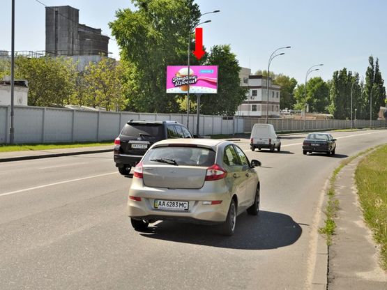 Фото рекламної площини за адресою Гринченко ул., фабрика "Roshen", 100м к жд переезду, в сторону Кировоградская ул.