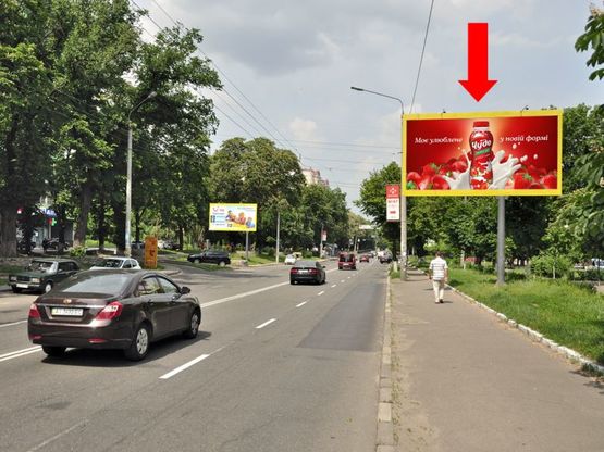 Фото рекламной плоскости по адресу Вышгородская ул., 38, напротив ЖК "Паркове місто", в сторону Шевченка пл.