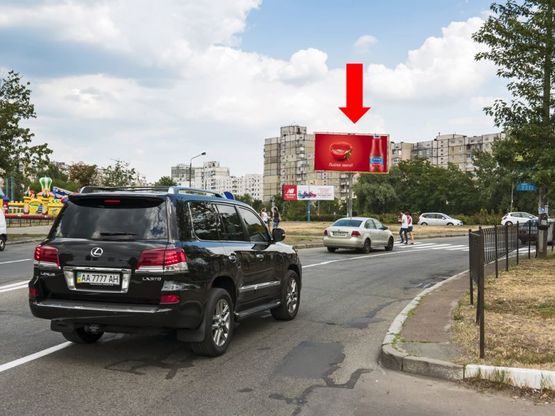 Фото рекламної площини за адресою Вербицкого ул. / Декабристов ул., на разделителе, возле супермаркетов "Велика Кишеня", "Фокстрот"