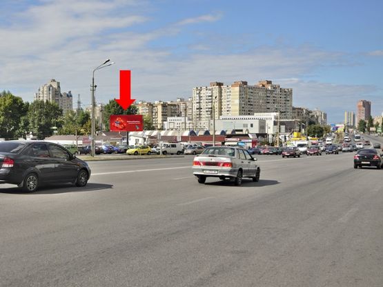 Фото рекламной плоскости по адресу Ревуцкого ул. / Бажана пр., заезд с Бажана пр. на Ревуцкого ул.