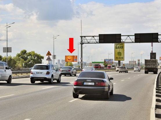 Фото рекламной плоскости по адресу Бажана пр., перед въездом на мост Южный, возле АЗС "Amic"