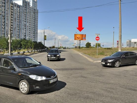 Фото рекламной плоскости по адресу Днепровская Набережная / Бажана пр., мост, разделитель, ст. м. "Осокорки", в сторону Бажана пр.