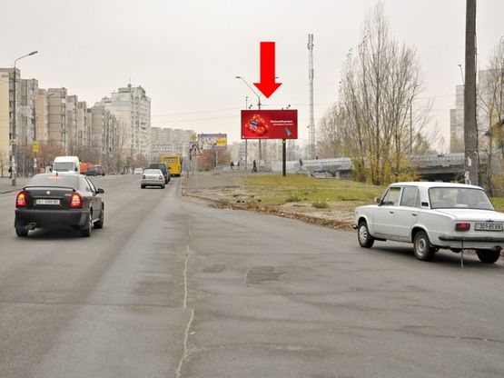 Фото рекламной плоскости по адресу Бальзака ул. / Сабурова ул., ТРЦ "Район", в центр