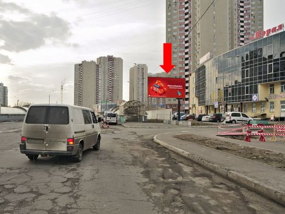 Фото рекламной плоскости по адресу Милославская ул., 6, ТЦ "Милославский", супермаркет "Велика кишеня"