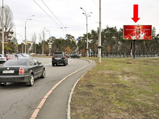Фото рекламной плоскости по адресу Строителей ул. / Малышка ул. / Освободителей ул., разделитель, со стороны Жмаченка ул.