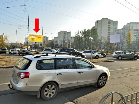 Фото рекламной плоскости по адресу Героев Днепра ул. / Гайдай ул., на клумбе, в сторону ст. м. "Минская", Богатырская ул., Полярная ул.