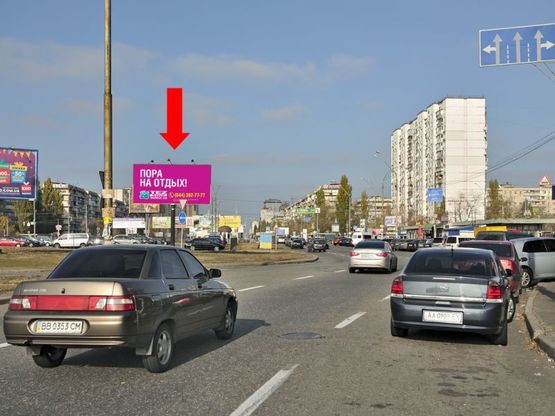 Фото рекламної площини за адресою Оболонский пр. / Малиновского. ул. , разделитель, ст. м. "Оболонь", в сторону ст. м. "Минская"