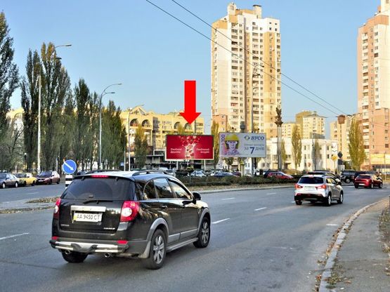 Фото рекламної площини за адресою Героев Сталинграда пр. / Малиновского ул., на клумбе, в сторону Малиновского ул.