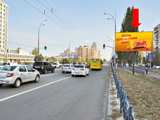 Фото рекламної площини за адресою Героев Сталинграда пр., 15, на светофоре, в сторону Бандеры пр. (бывш. Московский пр.)