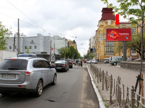 Фото рекламної площини за адресою Константиновская ул., 35 / ул. Щекавицкая, в сторону ст. м. "Контрактовая площадь"