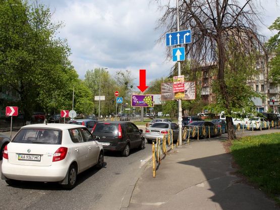 Фото рекламной плоскости по адресу Короленковская ул. / Жилянская ул., разделитель, в сторону Саксаганского ул.