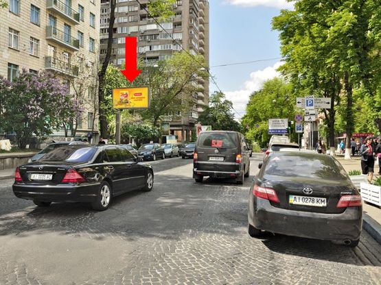 Фото рекламної площини за адресою Хмельницкого ул., 37 / Коцюбинского ул., в сторону Гончара ул.