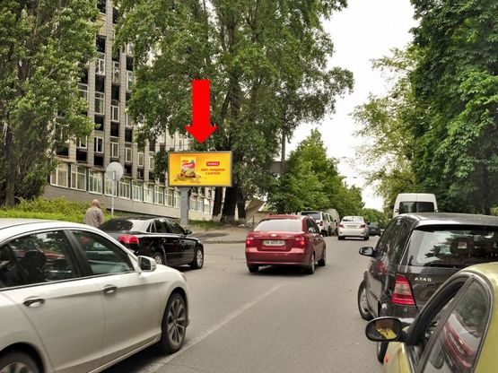 Фото рекламної площини за адресою Предславинская ул. / Новопечерский пер., возле Дворец Украина, в сторону Тверская ул.