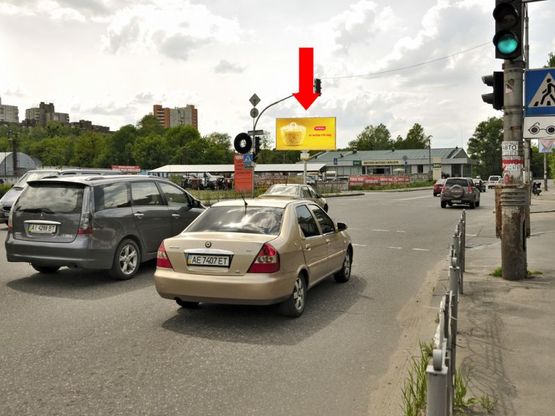 Фото рекламної площини за адресою Кировоградская ул. / Монтажников ул., светофор, в сторону Лобановского пр. (бывш. Краснозвездный пр.)