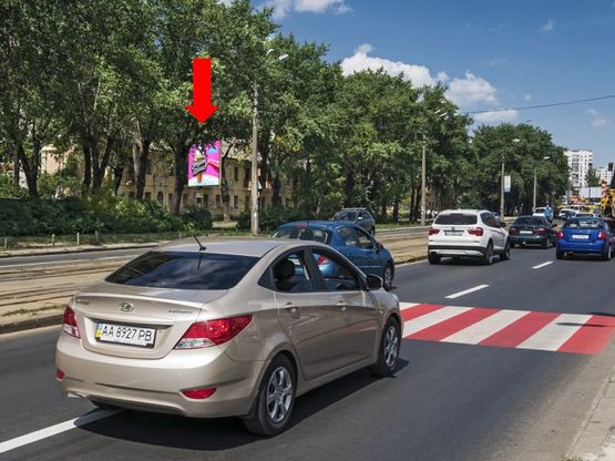 Фото рекламної площини за адресою Хоткевича ул. (бывш. Красногвардейская ул.), 8/ 29, напротив супермаркета "Новус", в сторону ст. м. "Черниговская"