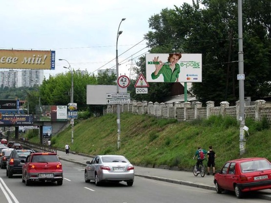 Фото рекламной плоскости по адресу Федорова ул., 34 / Антоновича ул. (бывш. Горького ул.) / Гринченка ул.