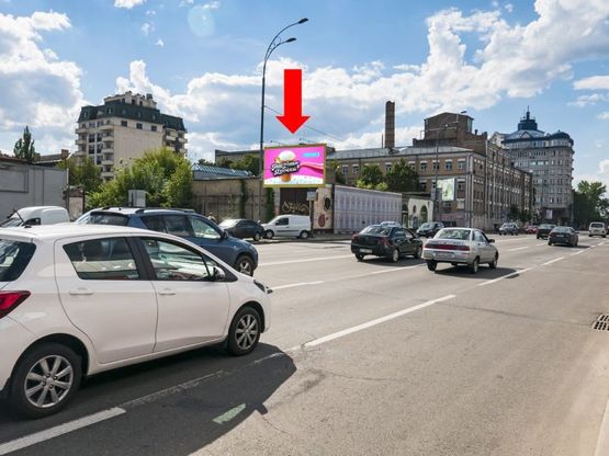 Фото рекламної площини за адресою Набережно-Крещатикская ул. / Ярославская ул., возле супермаркета "Фуршет", магазина "Rozetka", из центра