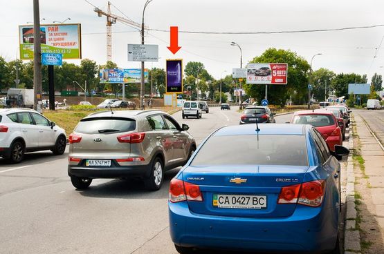 Фото рекламной плоскости по адресу Дегтяревская ул., 55 / Победы пр., разделитель, ст. м. "Берестейская", в сторону Гавела бул. (бывш. Лепсе бул.)