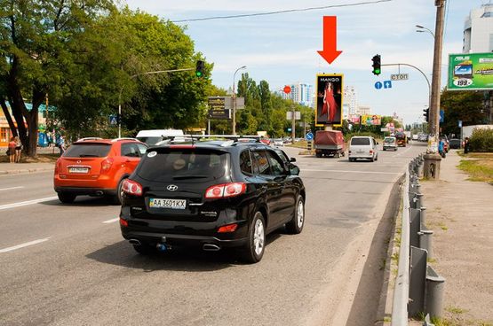 Фото рекламної площини за адресою Дегтяревская ул., 55 / Победы пр., разделитель, ст. м. "Берестейская", в сторону ст. м. "Лукьяновская"