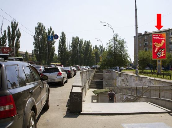 Фото рекламної площини за адресою Чоколовский бул., 37 / Уманская ул., радиорынок, в сторону Космонавтов пл.