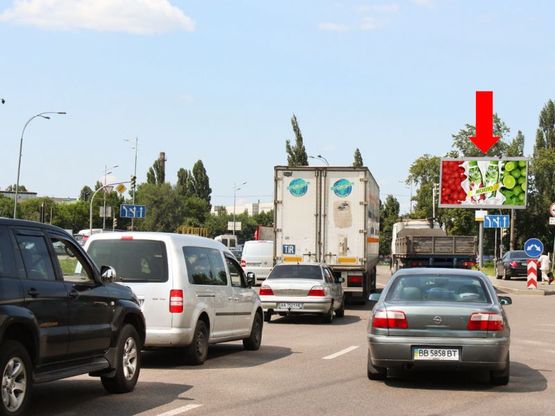 Фото рекламной плоскости по адресу Харьковская пл., разделитель, возле АЗС "Укравто", в сторону ст. м. "Харьковская"