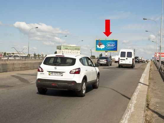 Фото рекламной плоскости по адресу Бандеры пр. (бывш. Московский пр.) / Богатырская ул., между эстакадами, в сторону Богатырская ул.