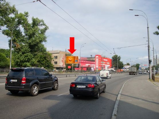 Фото рекламной плоскости по адресу Освободителей пр., 17, в сторону Перова бул., возле магазина "Эльдорадо"