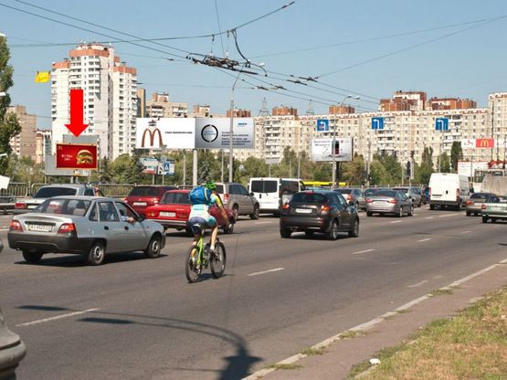 Фото рекламной плоскости по адресу Перова бул., съезд на Ватутина пр., разделитель, в сторону Петровки