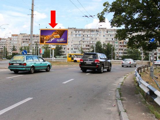 Фото рекламной плоскости по адресу Героев Днепра ул., 73 / Героев Сталинграда пр., разделитель, в сторону п-та Героев Сталинграда