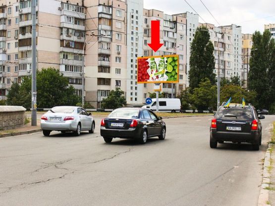 Фото рекламной плоскости по адресу Героев Днепра ул., 73 / Героев Сталинграда пр., разделитель, в сторону ст. м. "Героев Днепра"